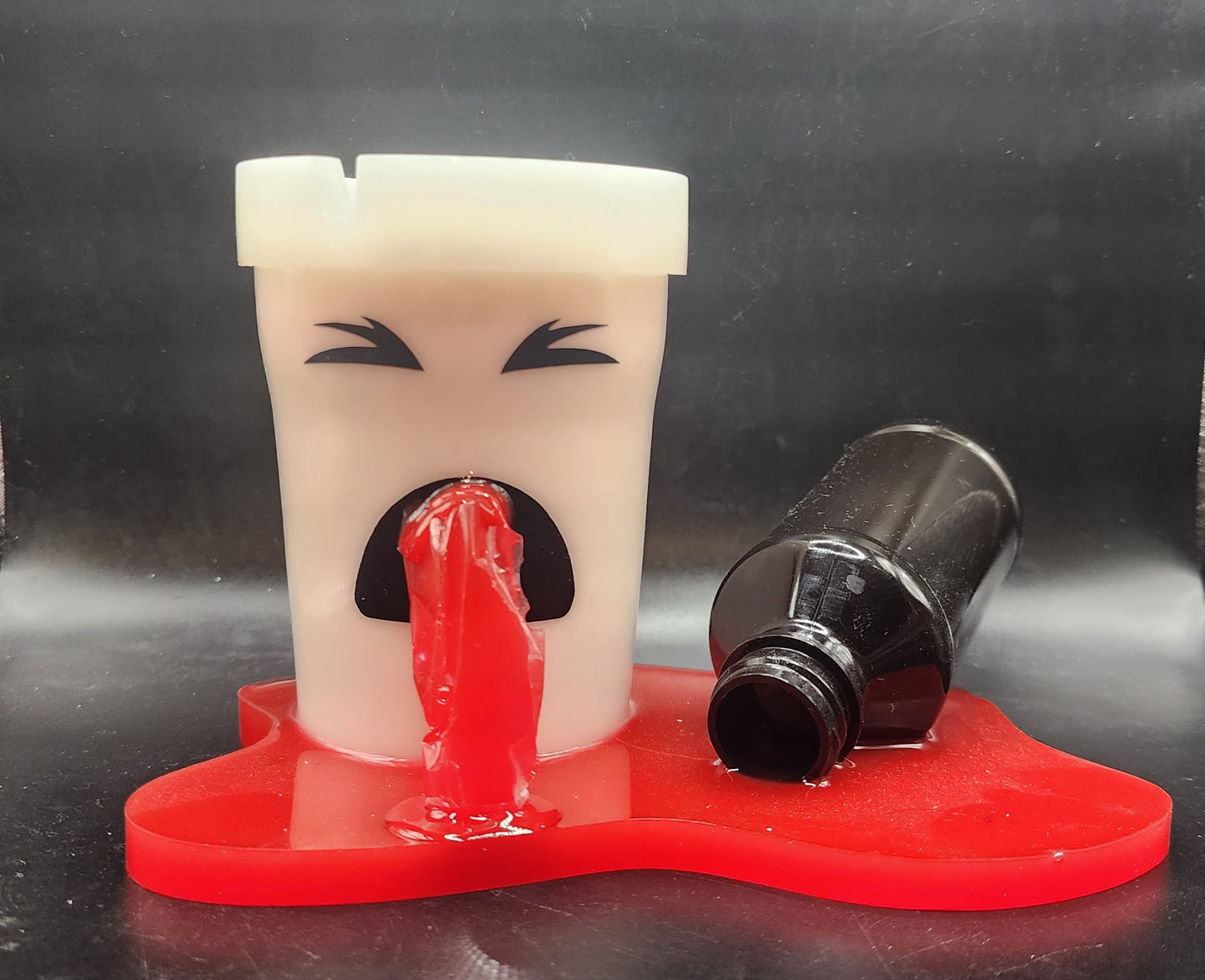 Leaner ashtray