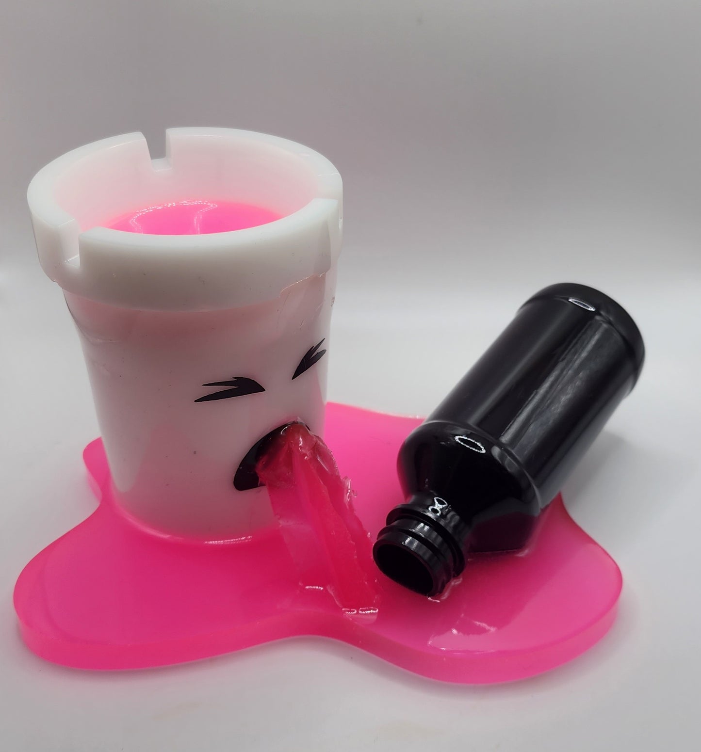 Leaner ashtray