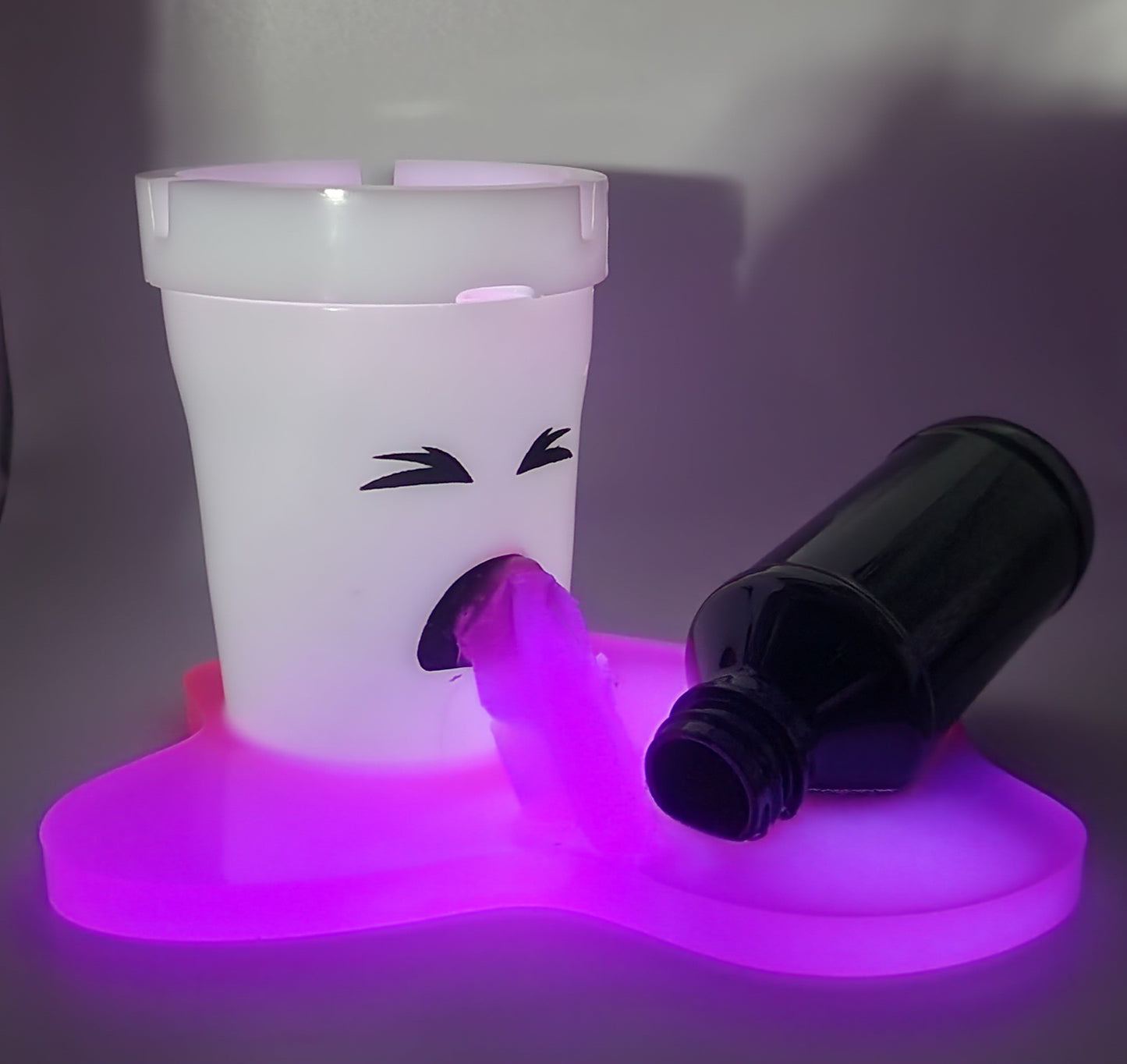 Leaner ashtray