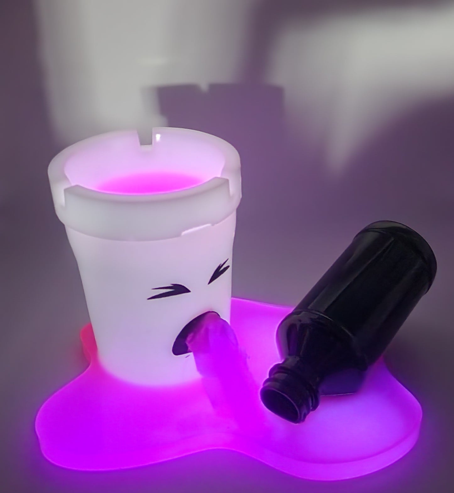 Leaner ashtray