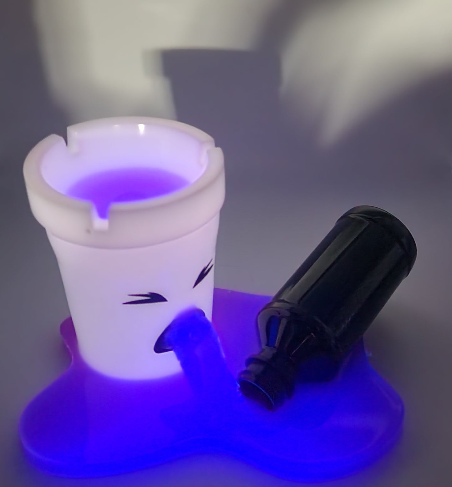 Leaner ashtray